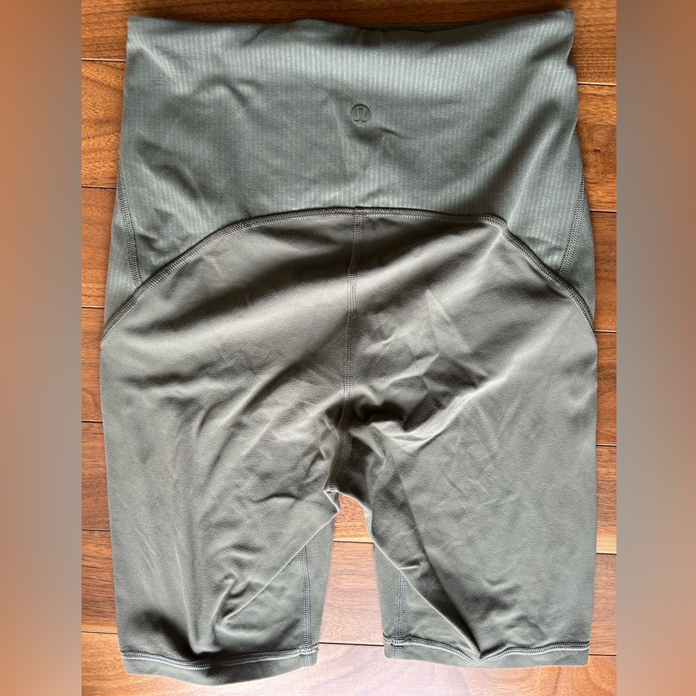 Lululemon🍋 Blissful Bend HR 8” Shorts Size 4